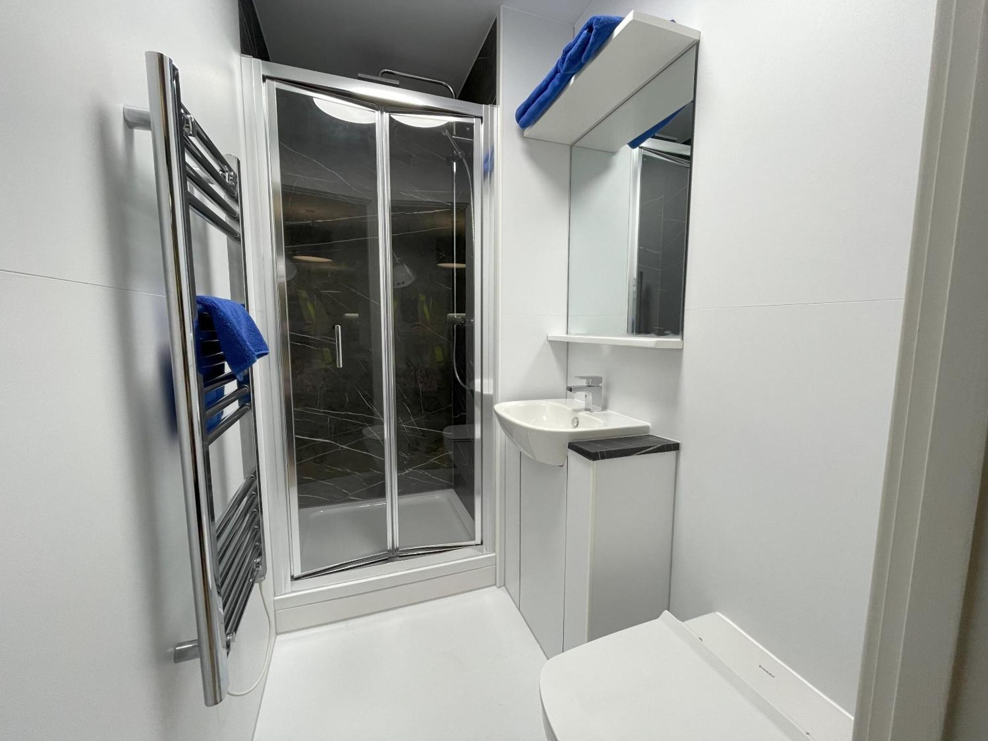 The Kaizen Apartman West Bromwich Szoba fotó